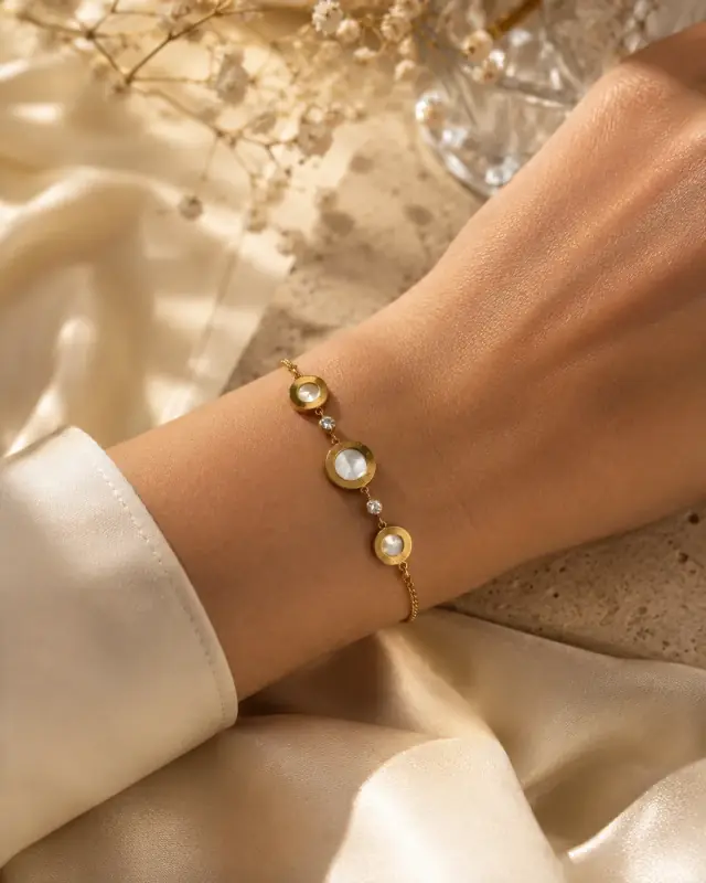 Luna Pearl Golden Bracelet
