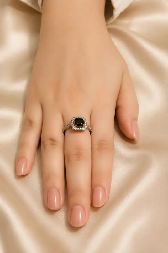 Siyah Royale Ring